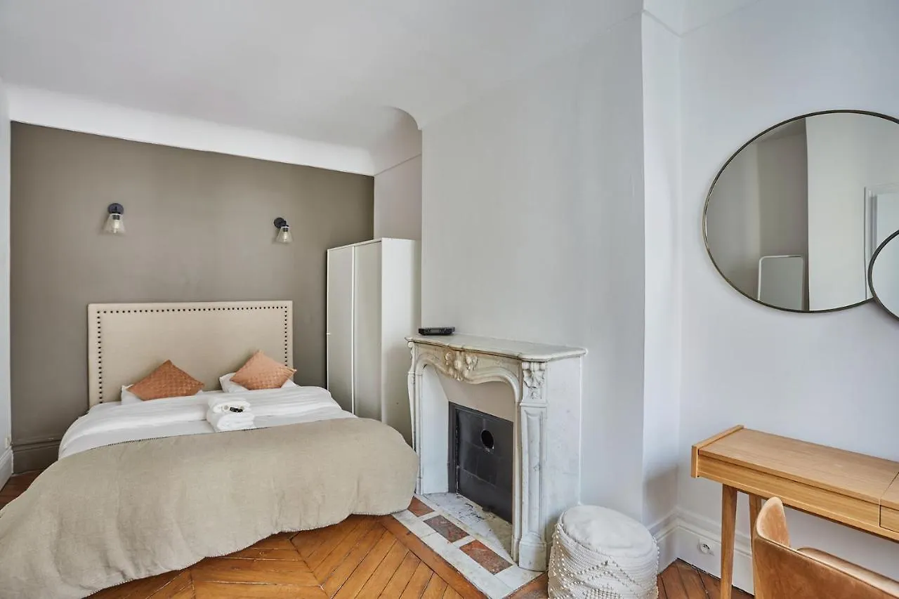 Apartment Residence Beaubourg Le Marais By Studio Prestige Paris