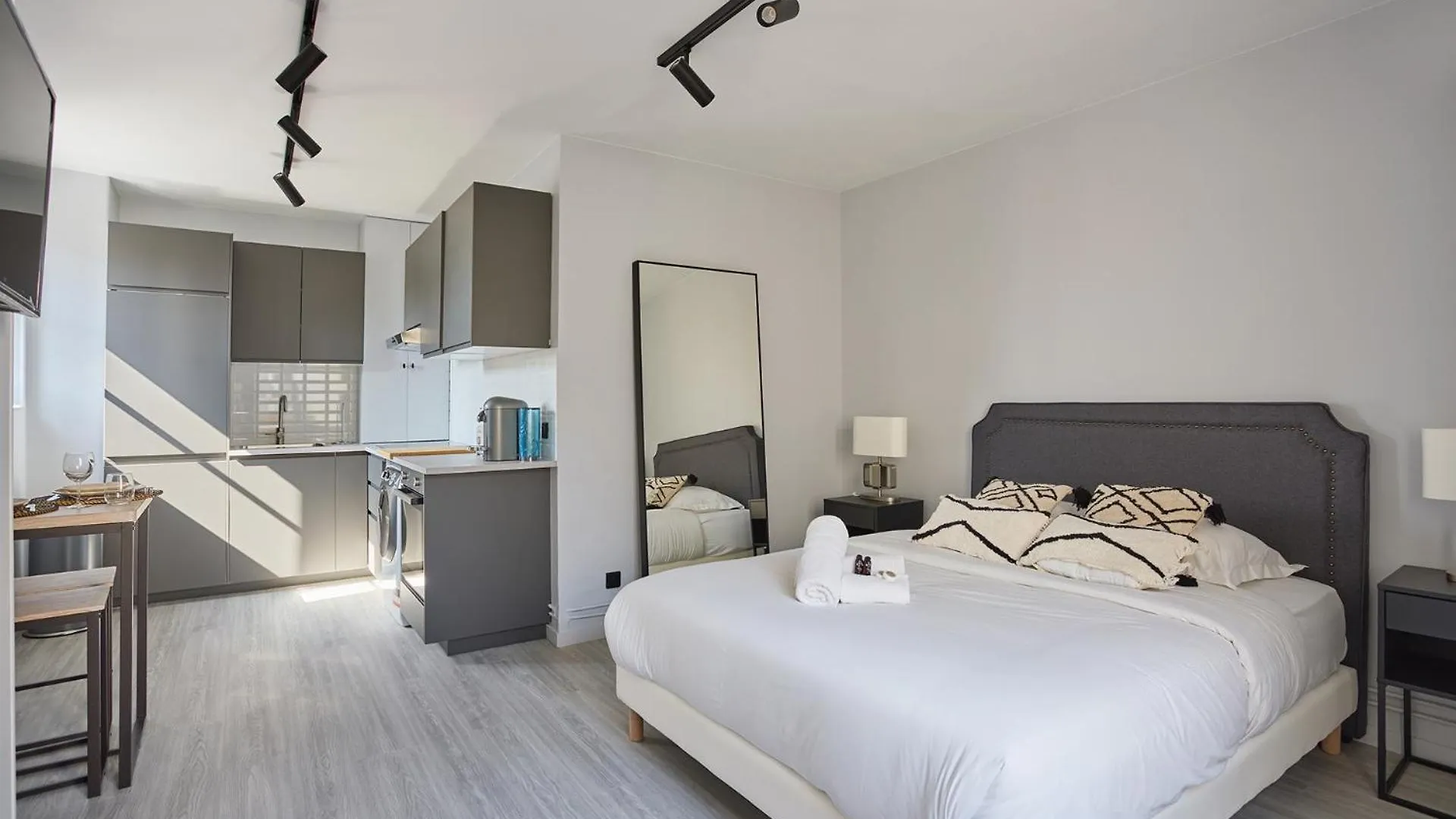 Residence Beaubourg Le Marais By Studio Prestige Paris